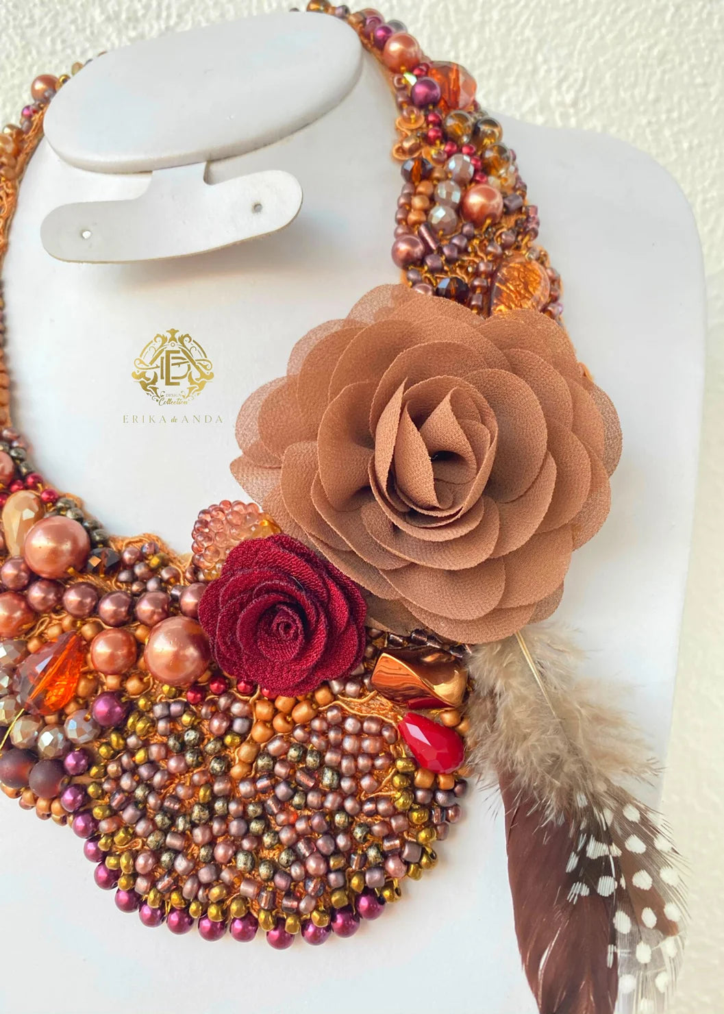 COLLAR BORDADO DE PERLA