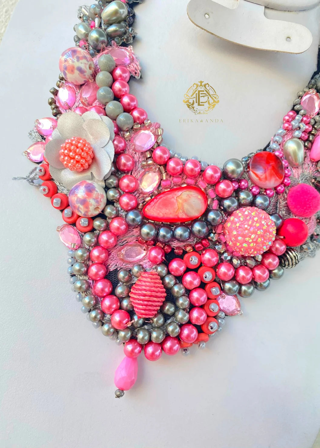 COLLAR ROSA CRISTAL CON MOTAS DE HILO CON ARETES Y PULSERA