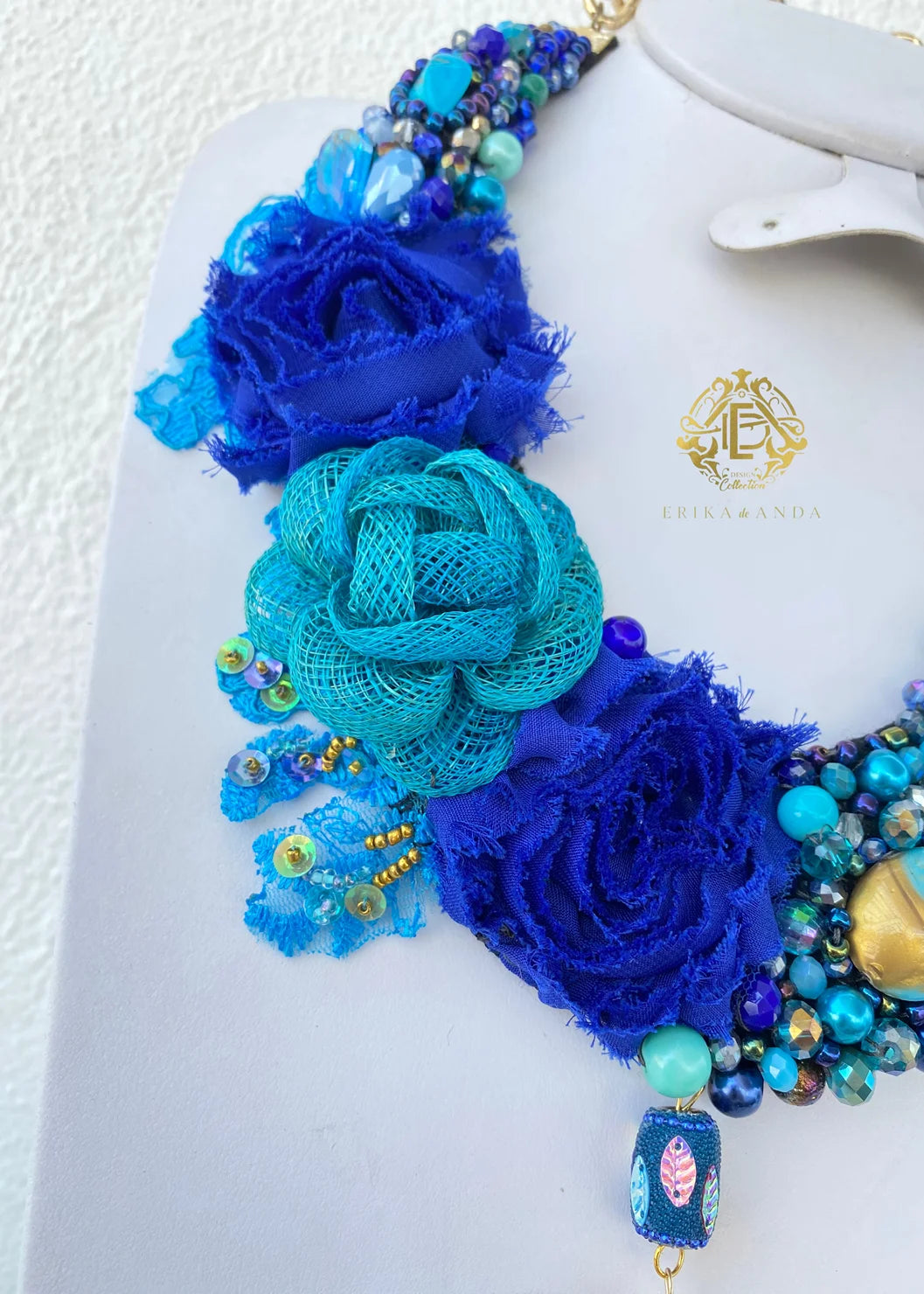 COLLAR FLOR DE CHIFÓN AZUL CON ARETES Y PULSERA