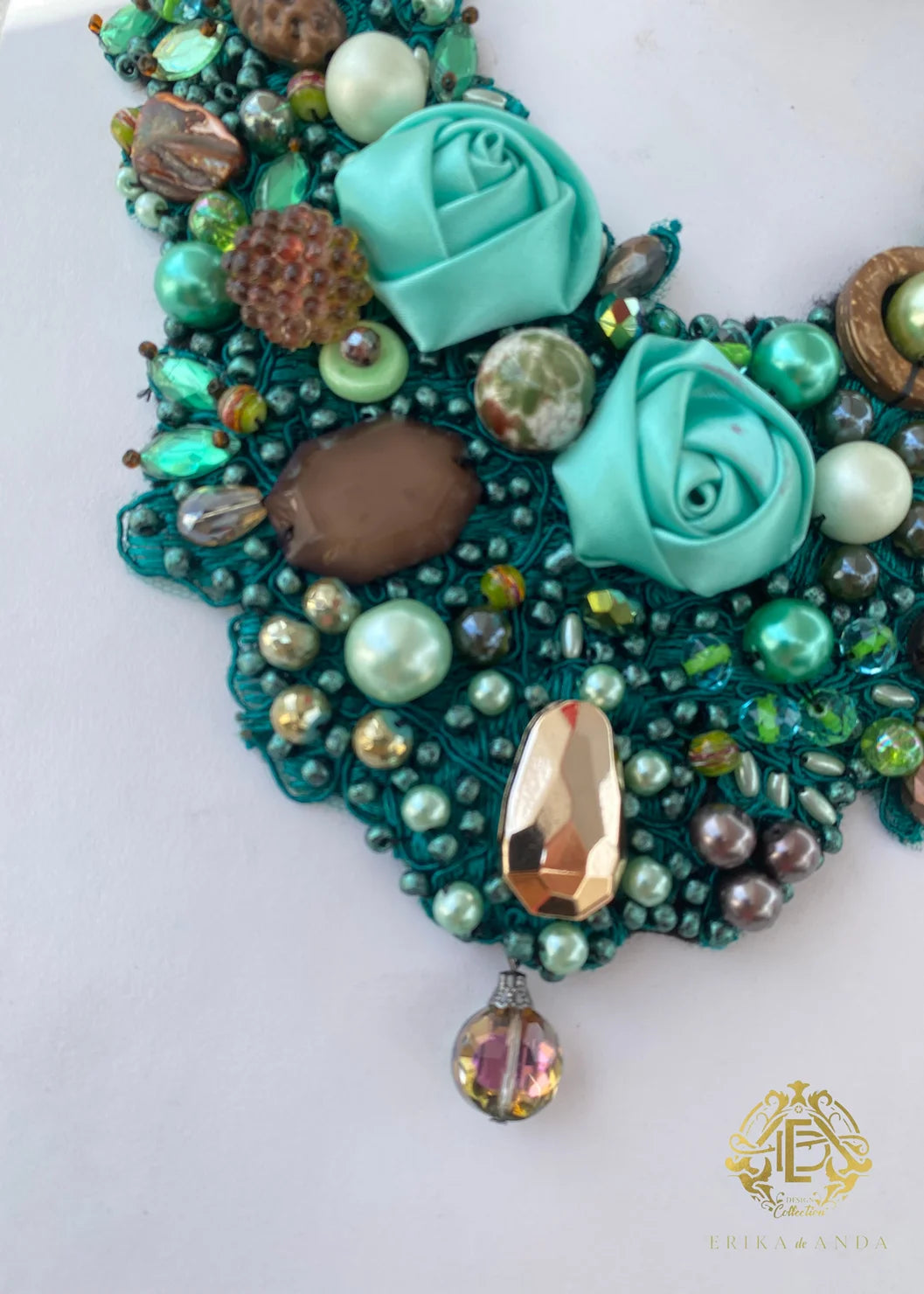 COLLAR VERDE DE PERLAS CON ARETES Y PULSERA