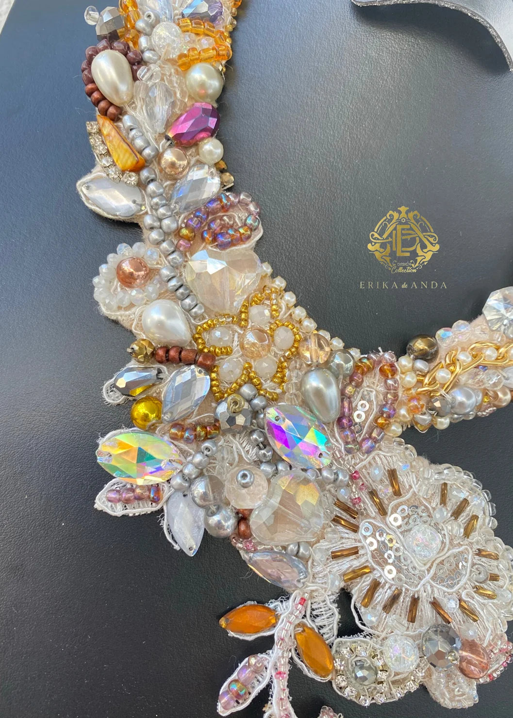 COLLAR ENCAJE BLANCO CON  CRISTAL Y ARETES