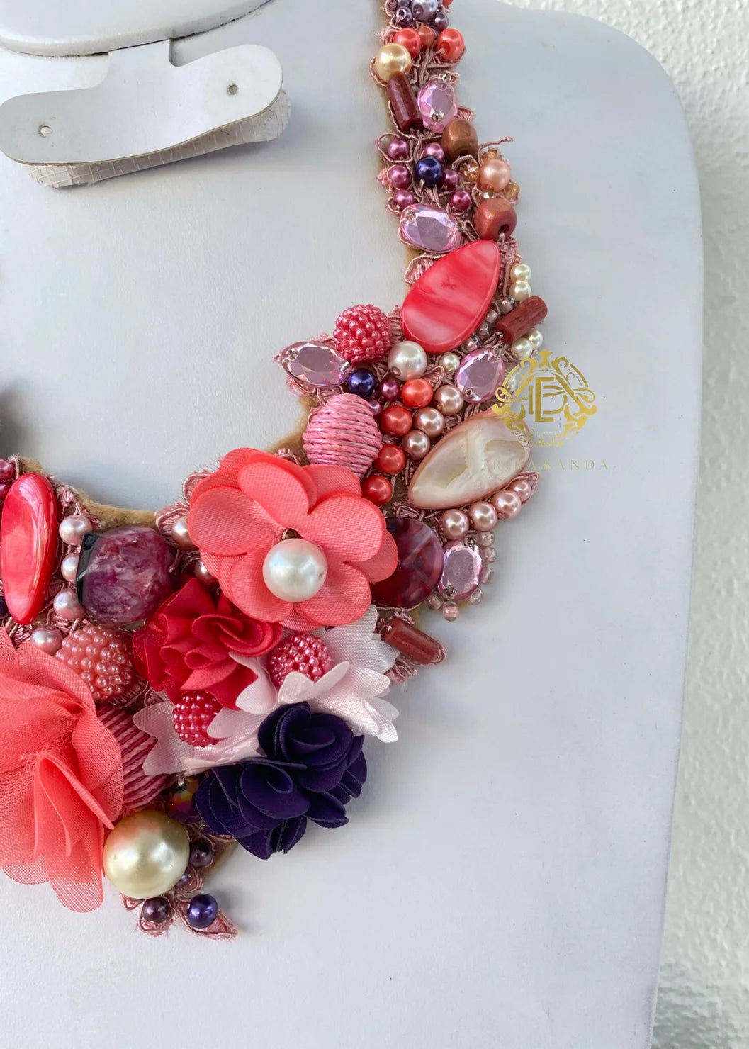COLLAR CON BOLAS DE CHIFÓN CON ARETES