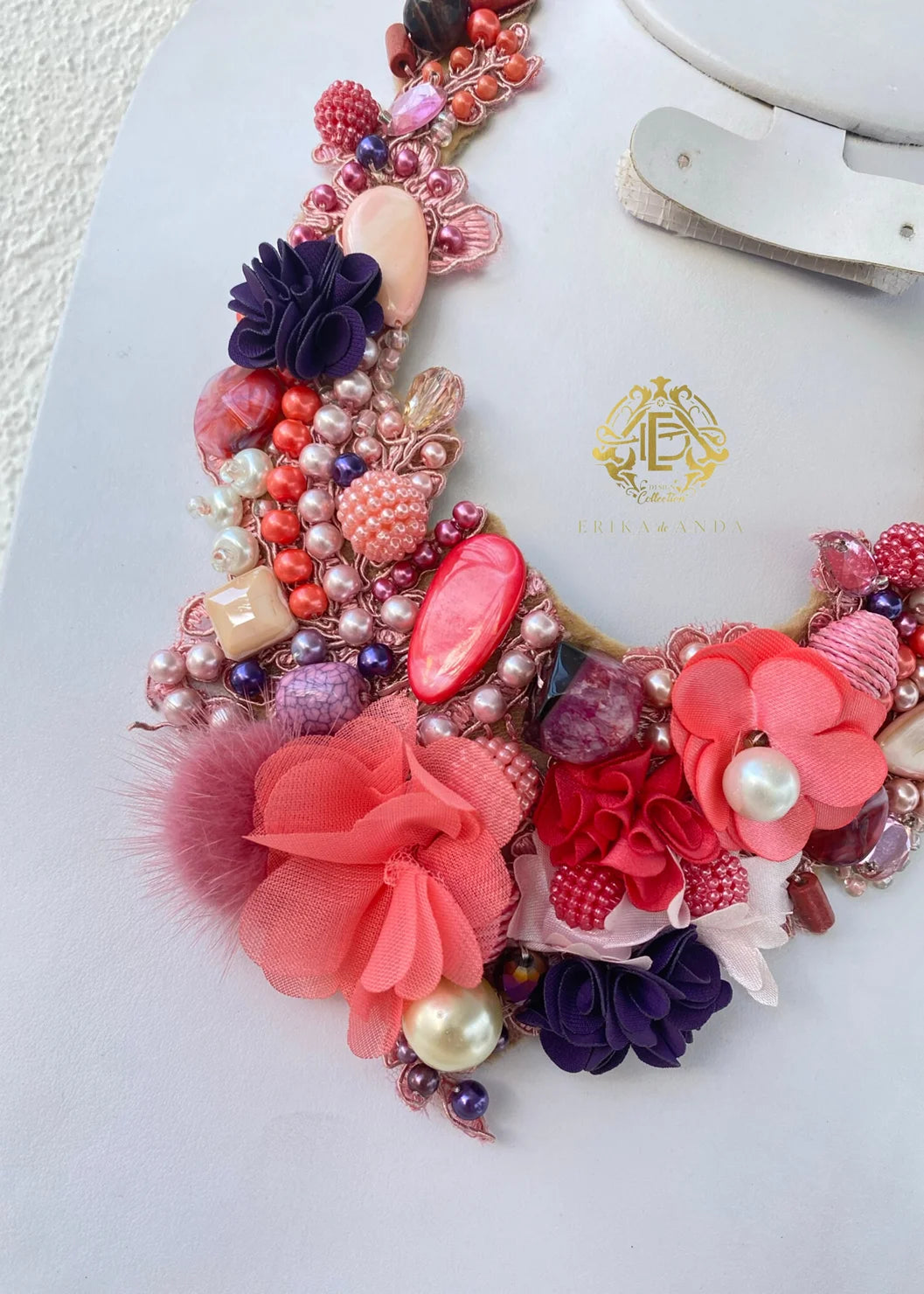 COLLAR CON BOLAS DE CHIFÓN CON ARETES