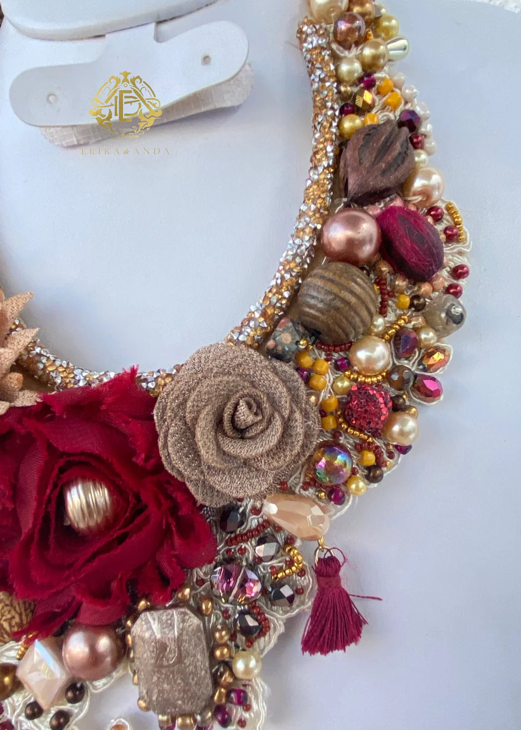 COLLAR DE FLOR DE CHIFÓN Y SEMILLA NATURAL CON ARETES