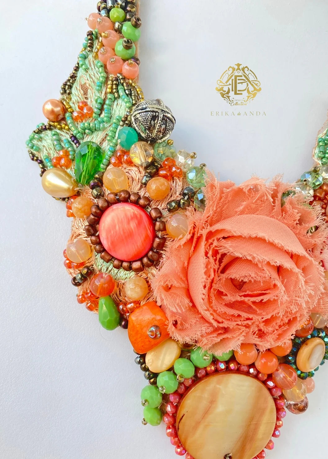 COLLAR CORAL CON PIEDRAS NATURALES Y ARETES