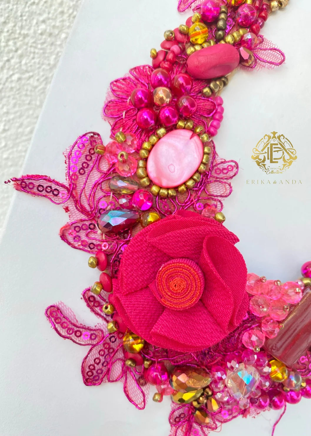 COLLAR ROSA CON ACRÍLICO Y ARETES