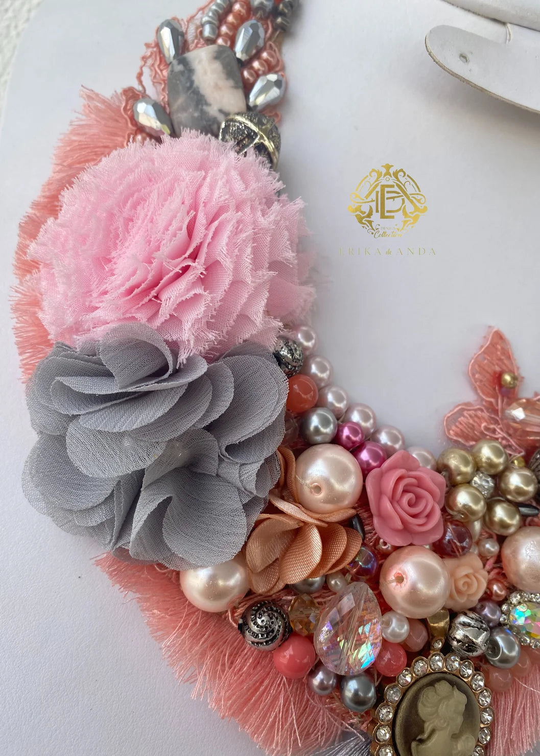 COLLAR CORAL CAMADEO CON PERLAS Y ARETES