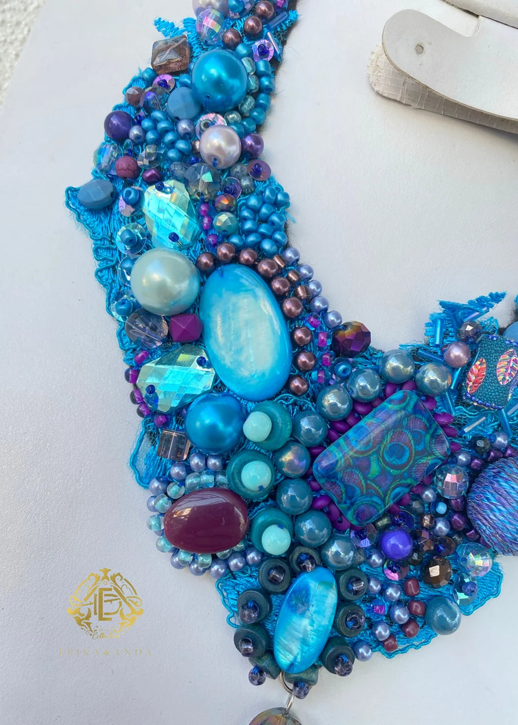 COLLARES ENCAJE Y PIEDRAS AZULES CON ARETES